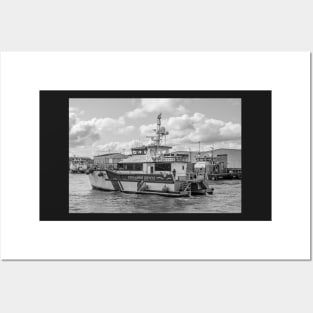 Crew transfer vessel motoring towards the sea in Great Yarmouth, Norfolk Posters and Art